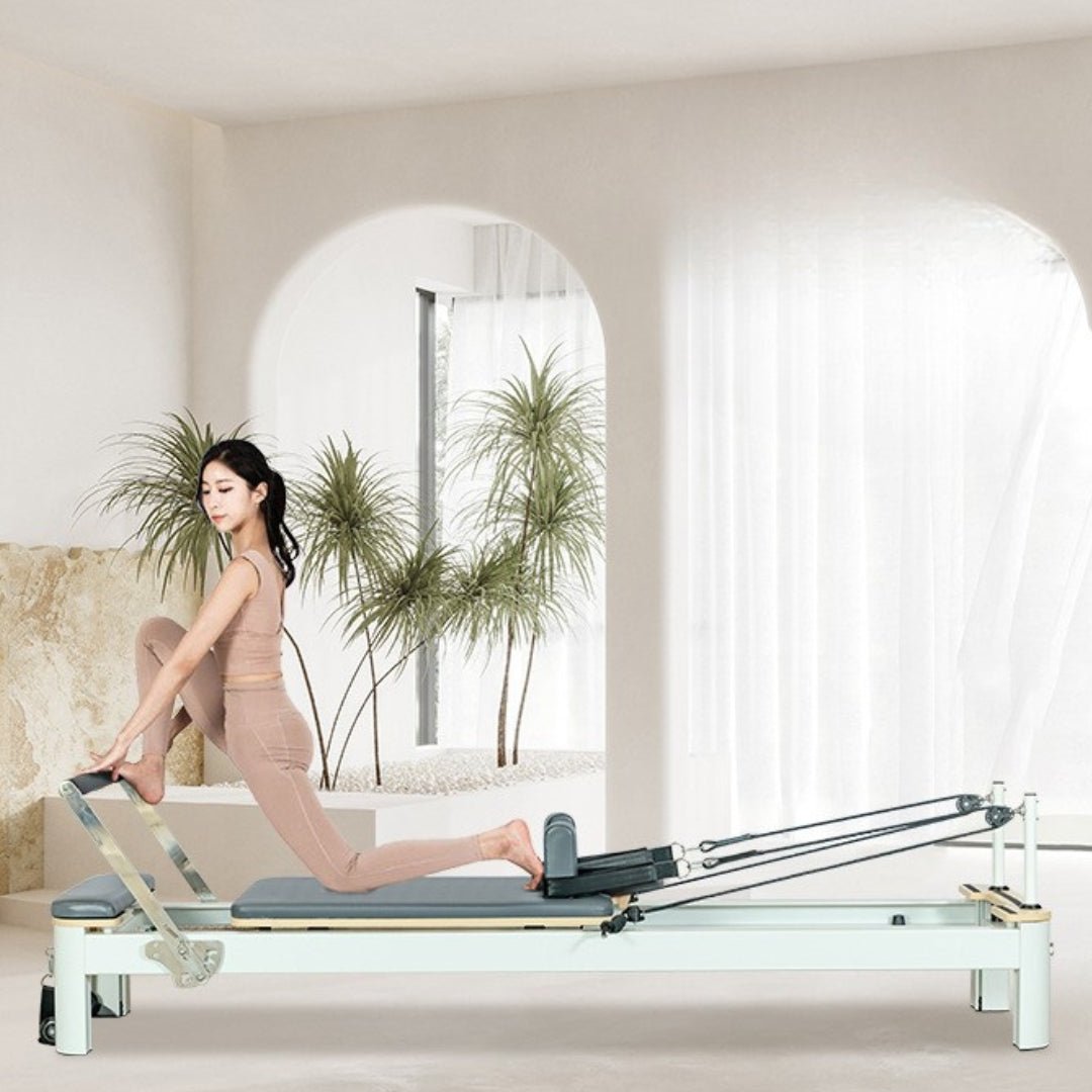 Pilates reformer treningsmaskin med justerbare fjærer, sterk ramme, komfortabel polstring, optimal motstand, perfekt for hjemmetrening - AVABeauty.no